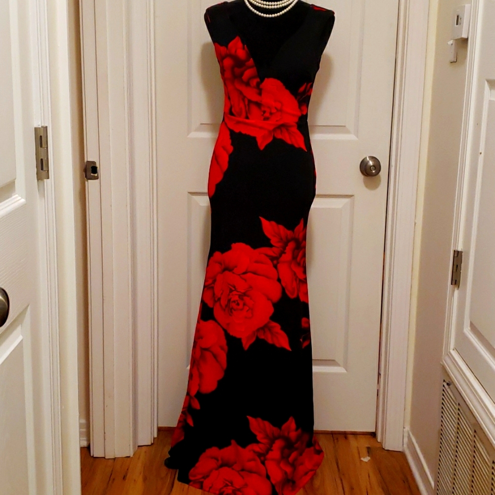 ❤🖤Red and Black M/L Long Floral Formal🖤❤